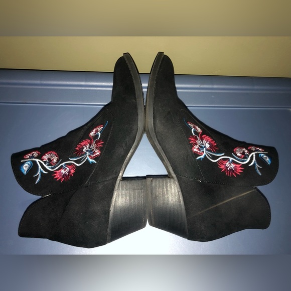Carlos by Carlos Santana Black Floral Booties Sz 8 - Picture 8 of 9